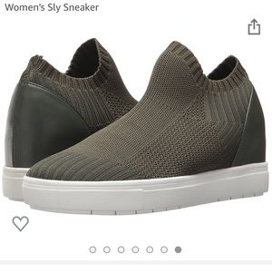 STEVE MADDEN “Sly” Slip-On Sneaker